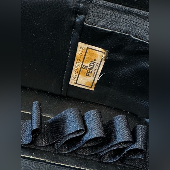 CUSTOMER APPRECIATION GIFT 💝 Vintage Fendi Cosmetic Case - Picture 11 of 13